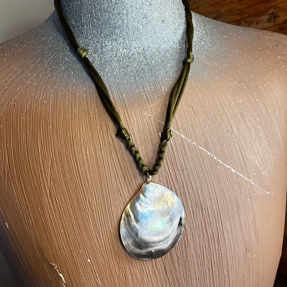 Shell Necklace - Picture 3 of 4